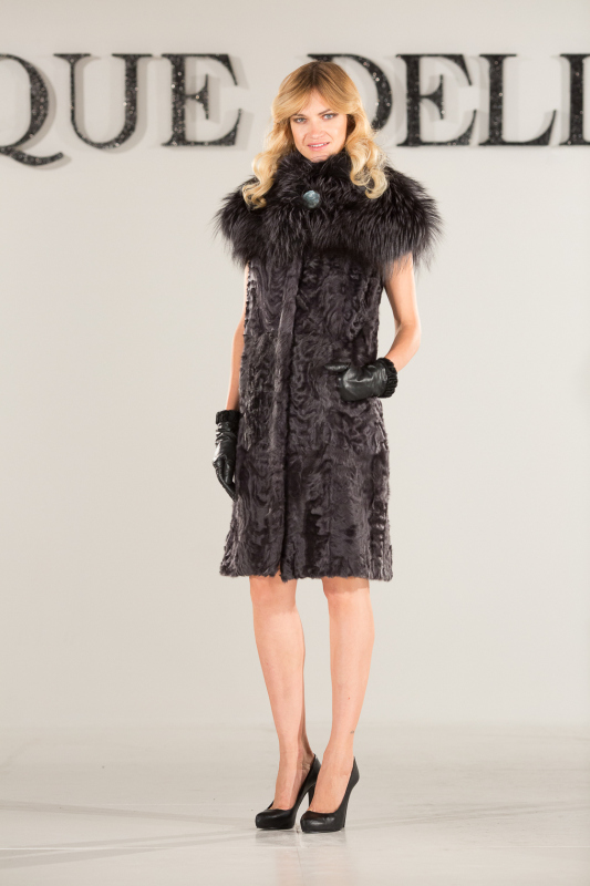 Capi continuativi Cappotto smanicato lamb e volpe